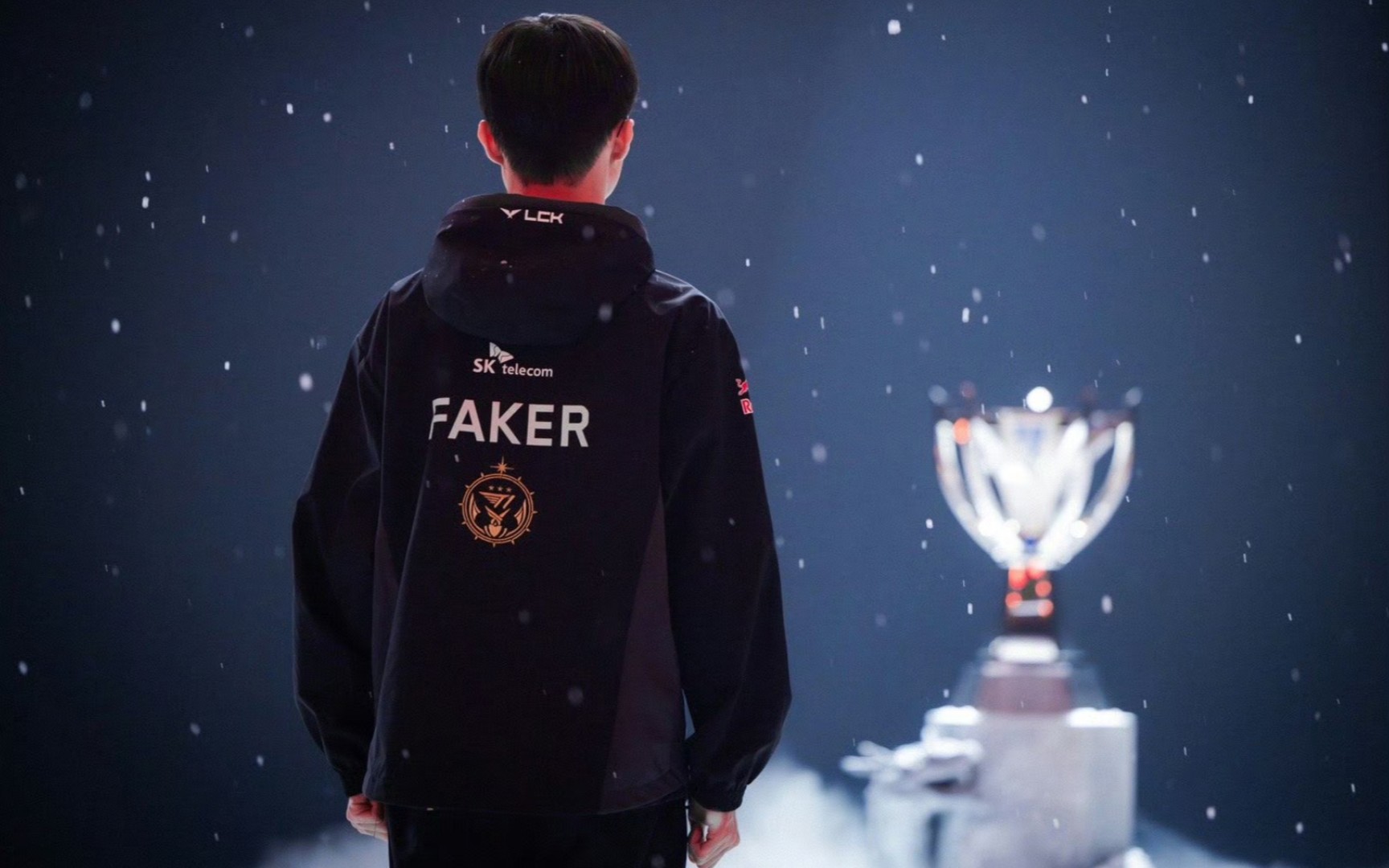 Doinb ：有别的队长问小草包你接单到时候你打训练赛吗？他说不打