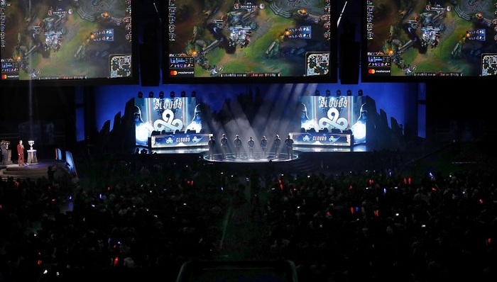 外媒评价英雄联盟2022夏季赛第九周的全球战队战力排行